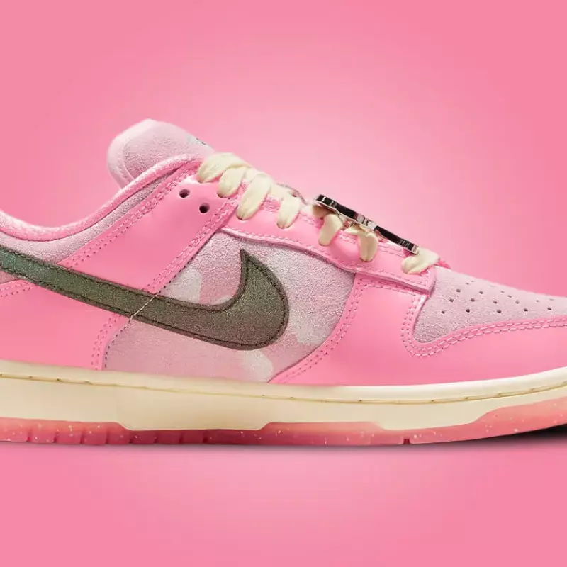 Nike Dunk Low LX "Barbie" (W)